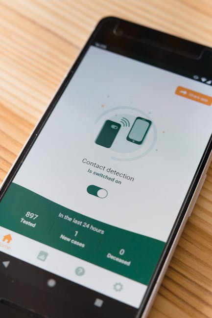 클로즈업 사진에서 나무 표면 위의 핸드폰